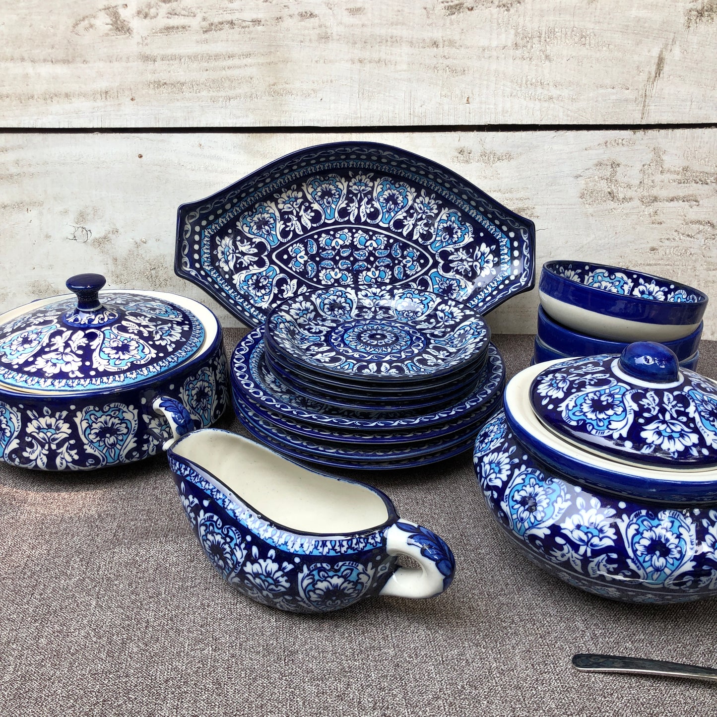Antique Design Dinner Set - 4 Persons Serving