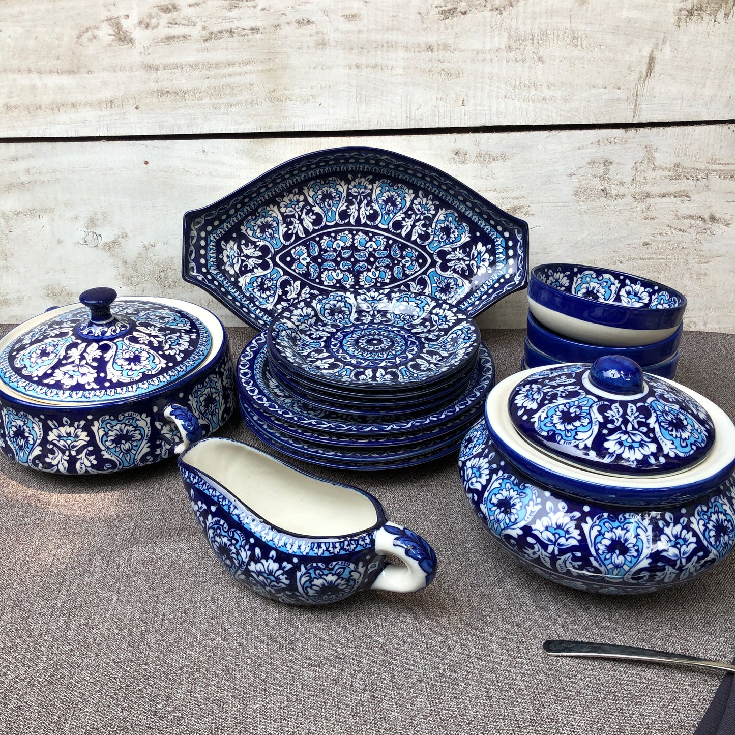 Antique Design Dinner Set - 4 Persons Serving