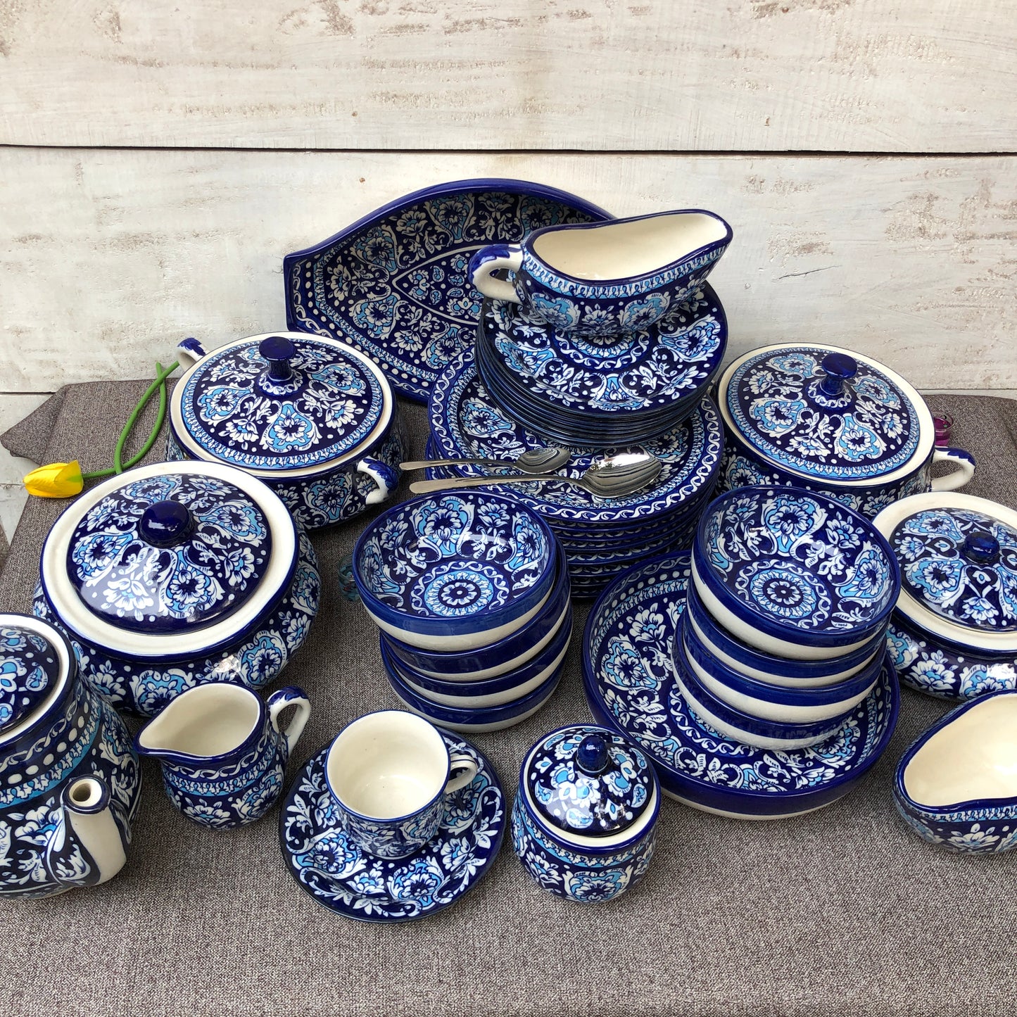 Antique Design Dinner Set - 8 Persons Serving With Tea Set