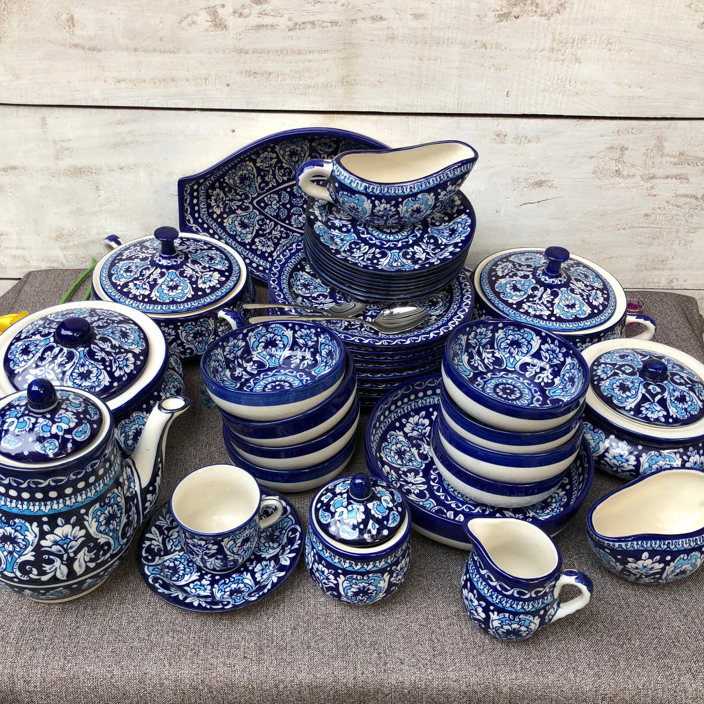 Antique Design Dinner Set - 8 Persons Serving With Tea Set